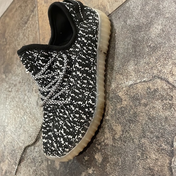 Light up shoes, but don’t know if they work - Picture 2 of 13